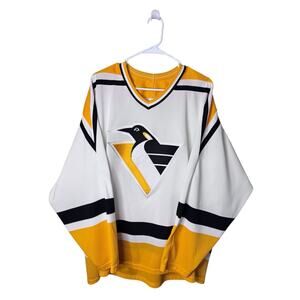 Vintage Pittsburgh Penguins NHL Hockey CCM White Jersey Size XL